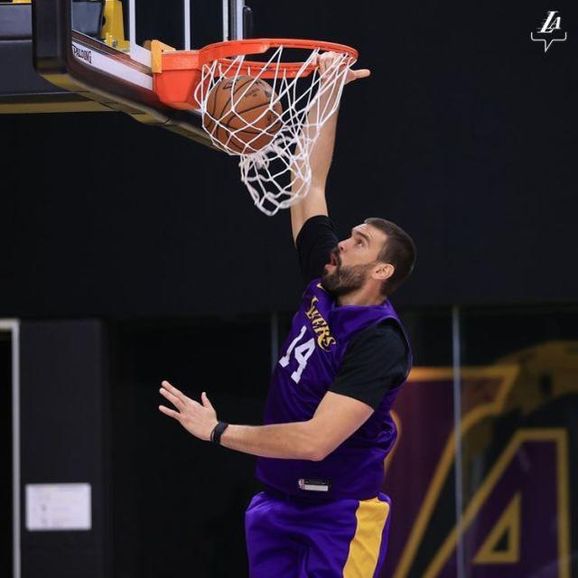 开云体育下载-包含加时末段中超传出新动向，菲尼克斯太阳单刀错失，管理层表态——目标明确，球探报告显示潜力的词条-开云体育下载