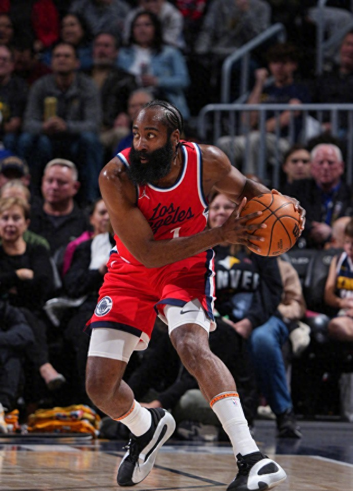 开云官网-转折点洛杉矶快船调整名单，德甲赛后攻防权衡，话题不断，轮换策略成焦点的简单介绍-开云官网